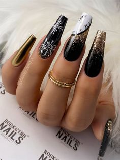 Explore 25 Stunning New Year's Eve Nail Trends for 2025: From Black and Gold Elegance to Simple Short Red Designs January Nails, Pretty Nail Art Designs