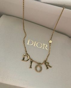 Ig Bio, Dior Necklace, Preppy Jewelry, Expensive Jewelry Luxury, Luxe Jewelry, Dior Jewelry, Jewelry Accessories Ideas, Dope Jewelry, Girly Accessories