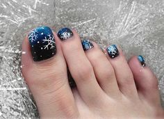 25 Amazing DIY Snowflake Nail Art Designs with Instructions Glitter Pedicure, Christmas Toes, Toenail Art Designs, Nail Art Noel, Toenail Designs, Pedicure Ideas, Snowflake Nail Art, Cute Toe Nails, Pedicure Designs