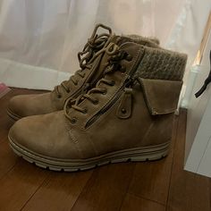 Brown Combat Boots. Never Worn Winter Combat Boots, Boots Grunge, Brown Combat Boots, Casual Professional, Womens Combat Boots, Sunset View, Moto Boots, Brown Boots, Christmas List