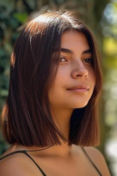 Amazing shoulder for women | Trendy hairstyle ideas | Easy hairstyle ideas Short To Medium Straight Haircuts, Shoulder Hair Straight, Women Haircut For Straight Hair, Short Hair Same Length All Over, Summer Haircuts Straight Hair, Straight Lob Round Face, Long Bob One Length, Straight Haircut Short Hair, Short Hair Cuts Straight Cut