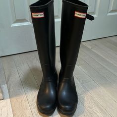 Gently Worn Hunter Rain Boots Hunter Shoes, Hunter Rain Boots, Women Hunters, Winter Rain, Rain Boots, Women Shoes, Boots, Women Shopping, Black