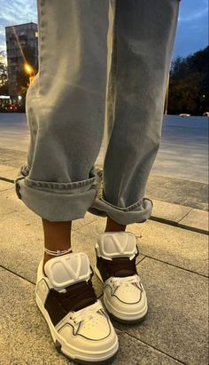 Luxury Couple, Nike Shoes Air Force, Trendy Shoes Sneakers, Pretty Shoes Sneakers, Shoes Outfit Fashion, Cute Sneakers, Hype Shoes, Aesthetic Shoes