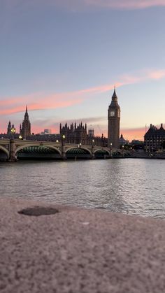 the big ben clock tower towering over the city of london, england at sunset or dawn