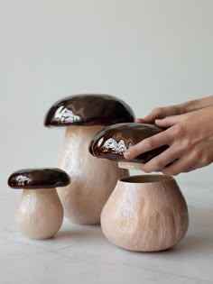 Small Ceramics Ideas, Mushroom Object, Small Ceramic Projects, Small Pottery Ideas, Ceramic Art Handmade, Large Vessel, Itsekovettuva Savi, Animal Pottery, Diy Keramik