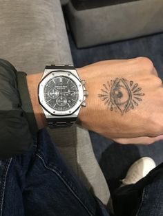 Cartier Bracelets, Trading Room, 10k A Month, Fancy Watches, Black Men Fashion Swag, Expensive Watches, Black Ink Tattoos, Expensive Jewelry, Wedding Watch