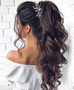 hair down quinceanera hairstyles, quince hair, hairstyles for quince, quinceanera hair Hairstyles Up, Updos Prom, Up Dos For Prom, Wedding Hair Up, Quinceanera Hairstyles, Frame Cabin, Up Dos, Elegant Wedding Hair, Quince Hairstyles