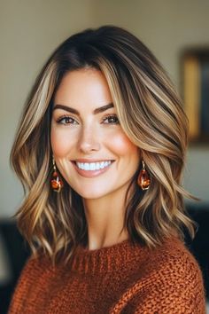 Save this pin for the best fall hair color ideas. Chestnut waves accented by subtle balayage highlights mimics the rich tones of fall foliage. The balayage technique ensures a look that grows out gracefully. Fall Hair Highlights, Hair Codes, Subtle Balayage, Pink Highlights, Hair Blonde, Colored Hair, Fall Hair Color