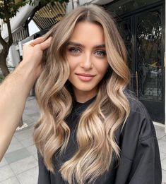 Bellami Hair Extensions Hot Toffee Blonde, Blonde Shade For Pale Skin, Hair For Cool Summer, Jana Kramer Hair Balayage, Dynamic Blonde Hair, Blonde For Neutral Undertone, Blonde Hair For Spring Skin Tone, Reverse Balayage Dark Blonde, Golden Beige Brown Hair