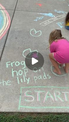 Chalk Art Obstacle Course, Chalk Hopscotch Obstacle Course, Side Walk Chalk Ideas Hop Scotch, Toddler Chalk Activities, Chalk Sensory Path, Sidewalk Chalk Art Ideas For Kids, Chalk Optical Course, Outdoor Play Ideas For Preschoolers, Hop Scotch Ideas Sidewalk