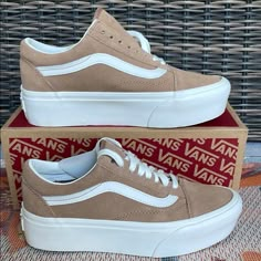 New In The Box Authentic Women’s Vans Old Skool Stacked Soft Suede) Burro/True White Vn0a7q5mb69 Platforms Sneakers Old Skool Outfit, Vans Platform, Cream Vans, Platforms Sneakers, Vans Outfit, Women Shoes Sneakers, Shoes And Sneakers, Shoes Vans, Skin Hair