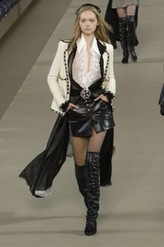 Chanel Runway, Runway Fashion Couture, Runway Outfits, Chanel Couture, Estilo Chic, Chanel Fashion, Runway Models