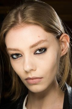 Lanvin Fall 2015 Ready-to-Wear Collection - Vogue Eyeliner Under Eye, Ondria Hardin, Winter Moodboard, Black Eye Pencil, Eye Pencil Makeup, Smudged Makeup, Smudged Eyeliner, Black Eye Makeup