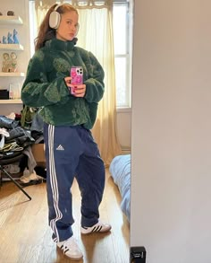 Phonecase Aesthetic, Outfitinspo Style, Y2k Spring, Cold Weather Outfits, Sporty Outfits