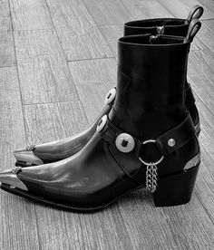 Mens Heeled Boots, Chelsea Boots Men Outfit, Boots Men Outfit, Rock Boots, Fashion Me, Mens Dress Boots, Cowboy Outfits, Mens Boots Fashion, Harness Boots