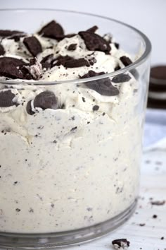 an oreo cookie and cream dessert in a glass bowl