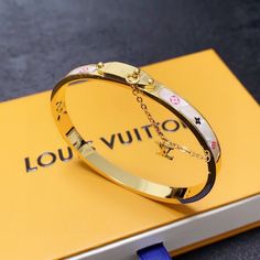 Brand New Packaging. It's A Great Christmas Present Louis Vuitton Jewelry, Online Service, Jewelry Bracelet, Shoulder Tote Bag, Authentic Louis Vuitton, Luxury Handbags, Luxury Jewelry, Womens Jewelry Bracelets, Mint Condition