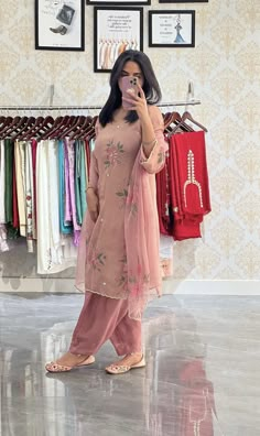 Suits For Women Pakistani Style, Beautiful Kurtis For Women, Pakistani Suit Salwar Design, Simple Suit For Wedding, Pakistani Stylish Suits, Wedding Kurta For Women, Different Salwar Designs, Kurta Salwar Designs Women, Embroidery Designs For Suits Woman