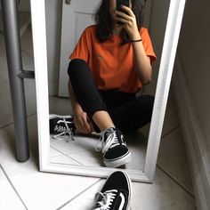 Orange Tee Outfit, Black Leggings Outfit, Vans Outfit, Grunge Shirt, Grunge Look, Punk Outfits, Tee Outfit, A Mirror