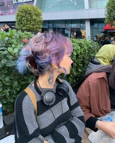 Style blue purple pastel hair chaotic curly ombre highlights stylish egirl grunge headphones outfit Grey Hairstyles, Hairstyles For Women Over 50, Hair Inspiration Short, Dye My Hair, Hair Dye Colors, Cut My Hair