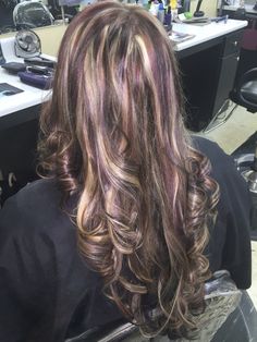 Medium Violet red, dark chocolate and blonde on a brown base. Blond Brown And Purple Hair, Colourful Highlights Brown Hair, Dark Brown Hair With Red And Purple, Purple Chunky Highlights Brown Hair, Dark Purple Highlights Brown Hair, Cool Hair Color Ideas For Brunettes, Purple Stripes In Brown Hair, Brown Hair With Purple Highlights, Brown And Purple Hair