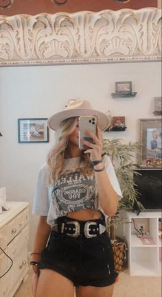 Fall Nashville, Morgan Wallen Concert Outfit, Country Festival Outfit, Nashville Style Outfits, Morgan Wallen Concert, Country Concert Outfits