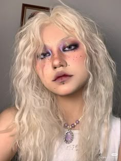 Manic Makeup, Purple Eyes Makeup, Punk Makeup Looks, Alternative Makeup Looks, Peter Pan Kostüm, Unconventional Makeup, Smudged Makeup, Graphic Makeup