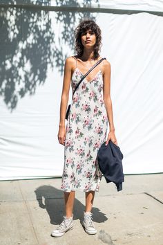 @lavaalampp // 'modern life is rubbish' Dress With Converse, Dress And Sneakers Outfit, Slip Dress Outfit, New York Fashion Week Street Style, Sneakers Fashion Outfits, Estilo Hippie, Women Sneakers, Spring Street Style, Fashion Week Street Style