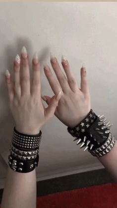 Metal Head Jewelry, Punk Bracelets Aesthetic, Punk Core Aesthetic, Spikes Aesthetic, Emo Jewellery, Accesorios Dark, Emo Punk Aesthetic, Studded Jewellery