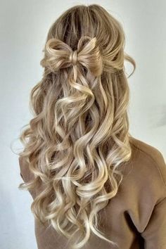 Curl Power: Inspiring Natural Hair Looks to Boost Your Confidence Cute Prom Hairstyles, Formal Hairstyles For Long Hair, Simple Prom Hair, Dance Hairstyles, Prom Hairstyles For Long Hair, Wedding Hair Down, Half Up Hair, Homecoming Hairstyles, Down Hairstyles