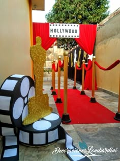 the hollywood walk of fame entrance is decorated with gold and black paper mache decorations