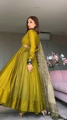 Frock Suit Ideas, Latest Anarkali Suits, Frock Suit, Casual Denim Dress, Long Gown Design, Heavy Dresses, Suit Ideas