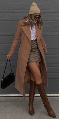 Old Money Winter, Mode Tips, Brown Coat, Looks Chic, Plaid Skirt, Professional Outfits