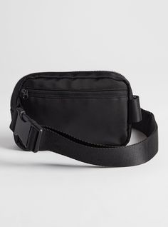 Casual Black Nylon Belt Bag, Black Nylon Belt Bag With Zipper Pocket, Black Nylon Belt Bag With Pockets, Black Nylon Belt Bag With Zipper, Black Nylon Belt Bag With Functional Pockets, Black Nylon Belt Bag For Travel, Black Nylon Belt Bag For On-the-go, Cross Body Fanny Pack Outfit, Fany Pack