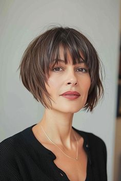 short jagged layered bob with bangs Short Choppy Bob Haircuts, Choppy Bob Hairstyles With Bangs, 90s Short Bob, Short Choppy Bob, Funky Bob Hairstyles, Veil And Headpiece, 90s Pixie, French Bangs