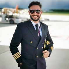 Flight Attendant Pictures, Pilot Uniform, Airline Pilot, Best Airlines, Money Pictures, 5th Anniversary, Flight Attendant, Ideas Photo, Double Breasted Suit Jacket