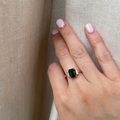 Creative Engagement Rings, Gold Video, Green Tourmaline Ring, Agate Engagement Ring, Baguette Diamonds, Dream Engagement Rings, Tourmaline Stone, Rose Jewelry, Tourmaline Ring