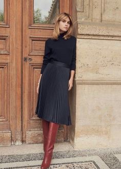 Midi Skirt Winter, Elegant Midi Skirt, Rok Outfit, Red Boots, Skirt Outfit, Mode Inspiration, Autumn Fashion Women