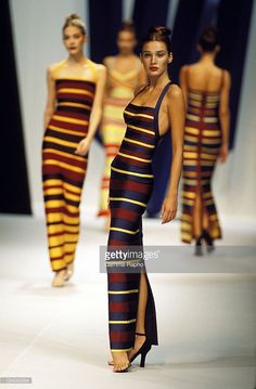 Fashion: Ready to wear Spring -Summer 97 In Paris, France In October, 1996 - Herve Leger.  (Photo by Daniel SIMON/Gamma-Rapho via Getty Images) Herve Leger 90s, France In October, 1996 Fashion, Stile Kylie Jenner, Rock Dress, Runway Fashion Couture, Runway Outfits, Bandage Dresses