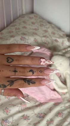 Kawaii Inspired Nails, Simple Medium Almond Nails, Princess Nails Almond, Croquette Nails Almond, Girly Stiletto Nails, Ballerina Core Nails, Pink Coquette Nails Almond, Coquette Nails Coffin, Square Coquette Nails