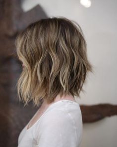 Layers Sculpture, Short Brown Hair With Blonde Highlights, Highlights Brown Hair Short, Sandy Brown Hair, Trendy Hairdos, Low Haircuts, Fresh Hairstyles, Layered Lob, Hairstyles Layered