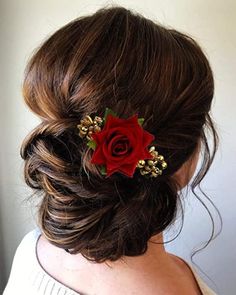 Cute trendy bun hairstyle ideas for long hairs Trendy Bun, Hairstyles Juda, Black Hair Bun, Bridesmaids Hairstyles, Flowers Accessories, Flower Bun, Accessories For Wedding, Saree Hairstyles, Bridal Bun