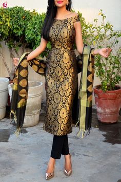 Black Brocade Padded Kurti with Cotton Silk Pants and Chanderi Stole Silk Kurti Designs, Indian Designer Suits, Salwar Designs, Indian Salwar Kameez, Salwar Kamiz, Red Lehenga, Kurti Designs Party Wear