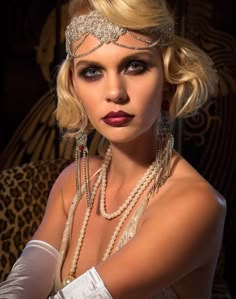 Kopf- und Ohrschmuck 1920s Makeup Gatsby, Great Gatsby Makeup, 1920’s Makeup, 1920 Makeup, 1920's Hairstyles, Gatsby Makeup, Flapper Makeup, 1920 Party, Gatsby Party Outfit