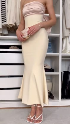 Classy Dresses Aesthetic, Delicate Outfits Aesthetic, Elegant Long Dresses Classy, Formal Party Outfit, Monday Christmas, Christmas Elegant, Satin Prom Dresses, Strapless Evening Dress