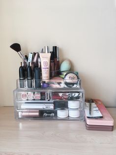 Perfume Collection Display, 2017 Makeup, Before The New Year, Makeup 2017, Lipstick Eyeshadow, Makeup Bag Essentials, Minimalist Makeup