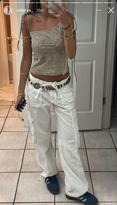 Day In The Park Outfit, White Overalls Outfit, Linen Trousers Outfit, Urban Outfitters Outfit, Trouser Outfit, Looks Street Style, Mode Inspo, Linen Trousers, Mode Vintage