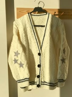 Cute Cardigan Outfits, Star Cardigan, Knitted Jackets Women, Handmade Knit, Cute Cardigans, Sweater Oversize, Cardigan Outfits, Cozy Outfit, White Cardigan