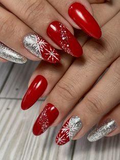 Koledni Nokti, Kerstnagels Glitter, Red Holiday Nails Acrylic, Red And Silver Nail Designs, Red Chrome Nails, Gold Gel Nails, Red Ombre Nails, Red Nail Art Designs, Ombre Nail Art Designs