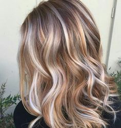 Neopolitan- chocolate, strawberry, and vanilla Jahodová Blond, Blended Highlights, Ombré Hair, Hair Color Highlights, Penteado Cabelo Curto, Hair Color And Cut, Irish Cream, Hair Color Balayage